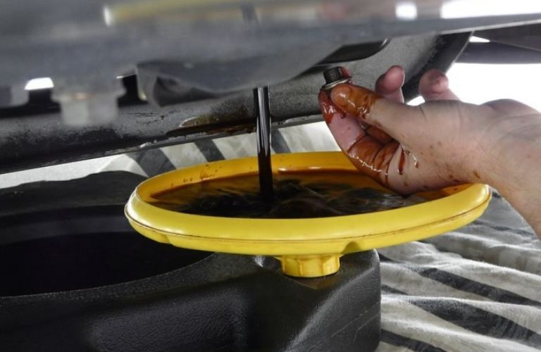 Removing stale oil from the engine of a vehicle